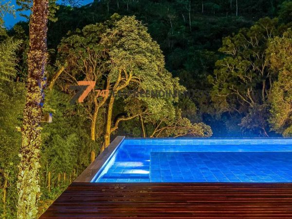 Piscina com iluminação em led