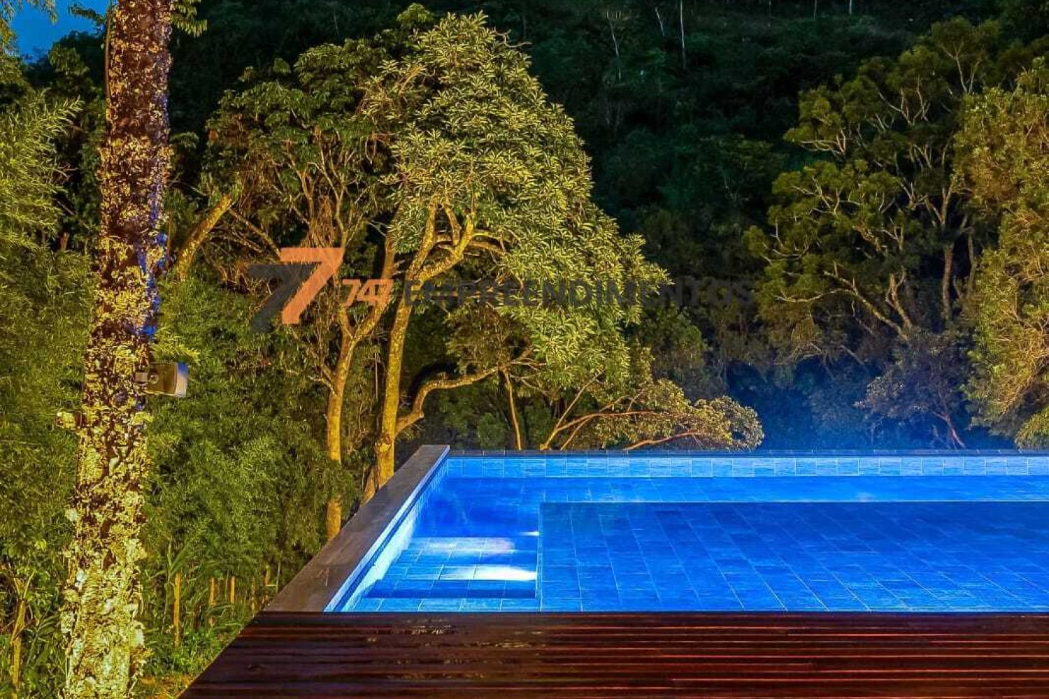 Piscina com iluminação em led