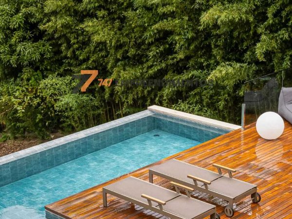 Área externa com piscina