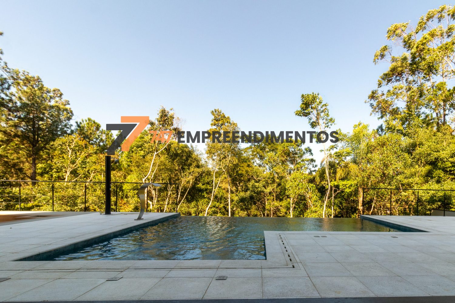 Piscina borda infinita