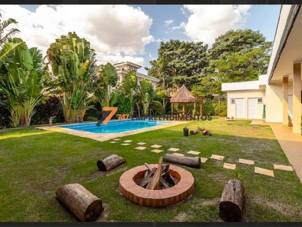 Área externa com piscina