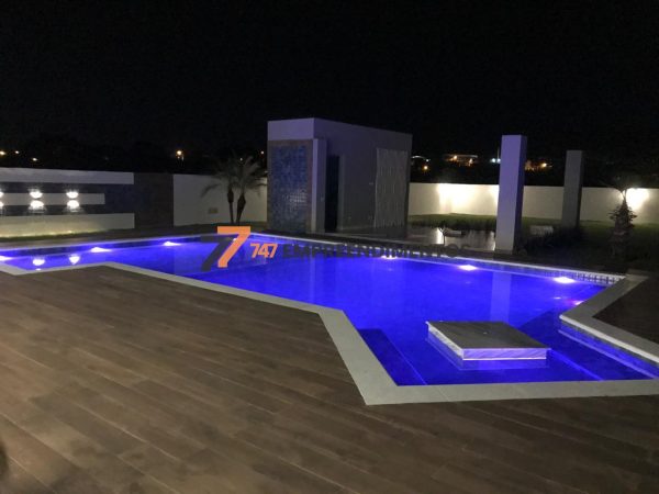 Piscina com iluminação em led