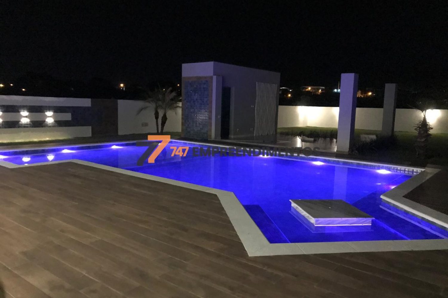 Piscina com iluminação em led