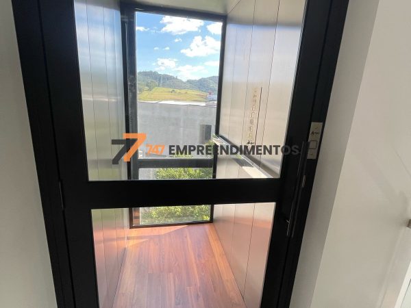 Elevador privativo com vista panorâmica