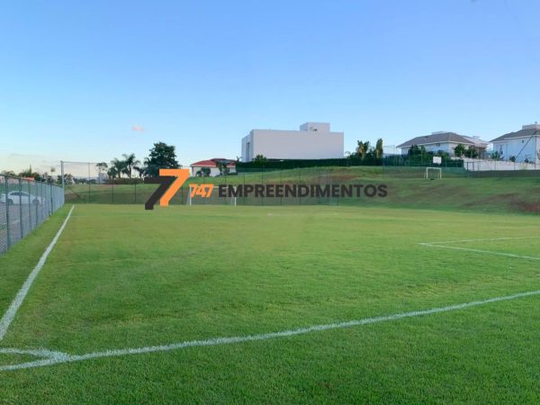 Campo de futebol no condomínio
