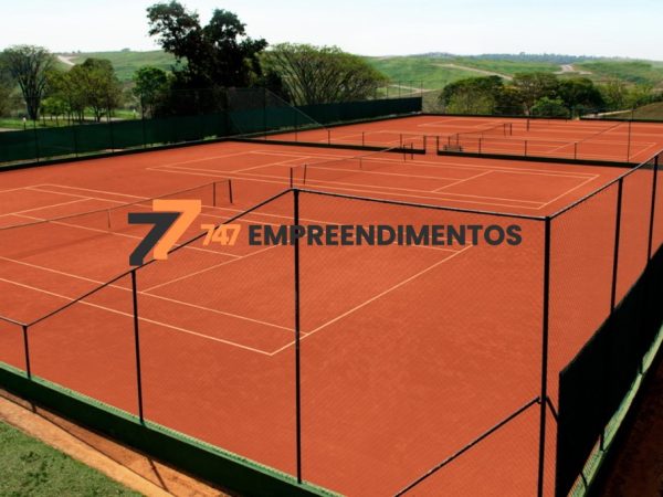 Quadra de tênis no condomínio