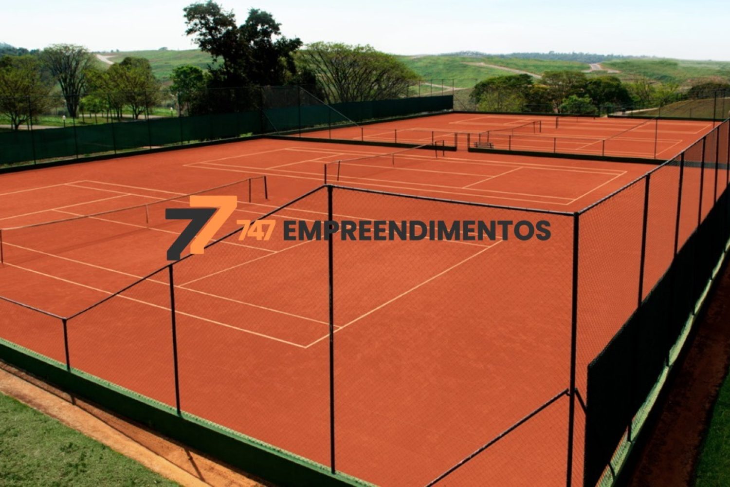 Quadra de tênis no condomínio