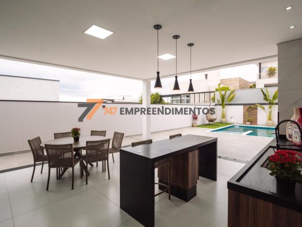 Área externa com piscina