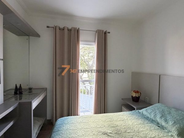 Dormitório com armários